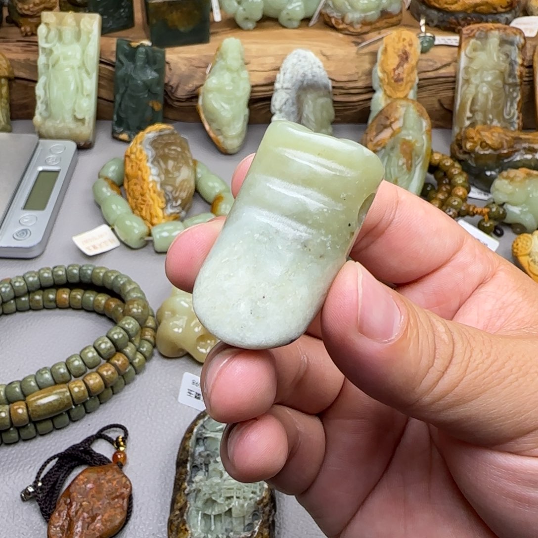 岫岩河磨玉（透闪石质玉）未镶嵌珠宝奇石