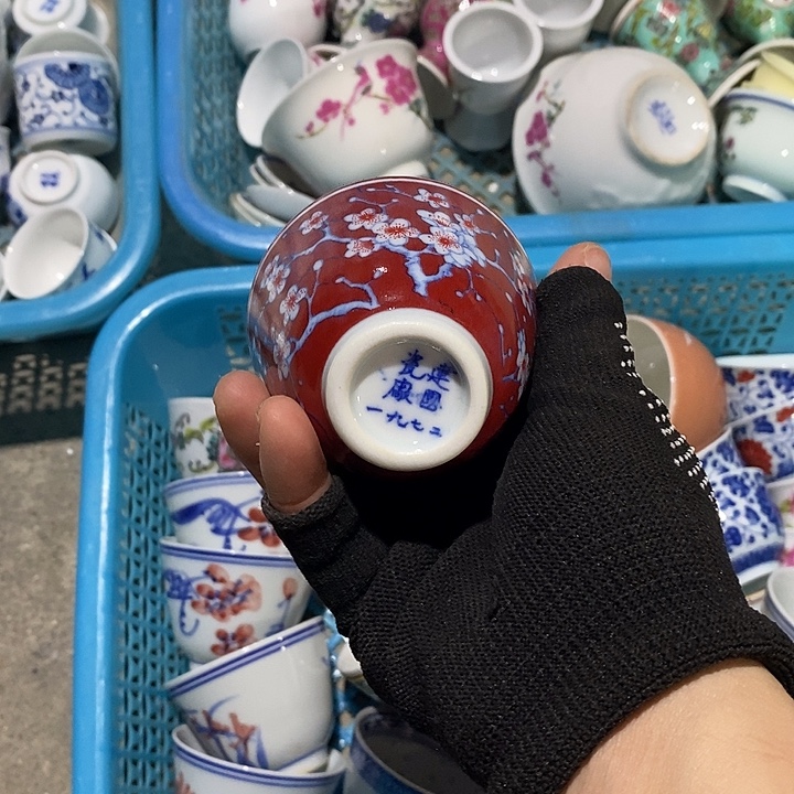 摆件景德镇窑的瓷器主要以瓷器和