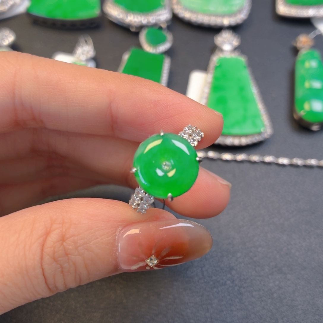 翡翠银S925镶嵌颈饰戒指