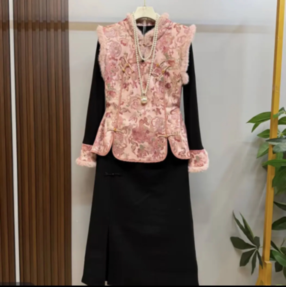 大码女装秋冬季新中式复古盘扣马甲打底衫开叉半身裙三件套