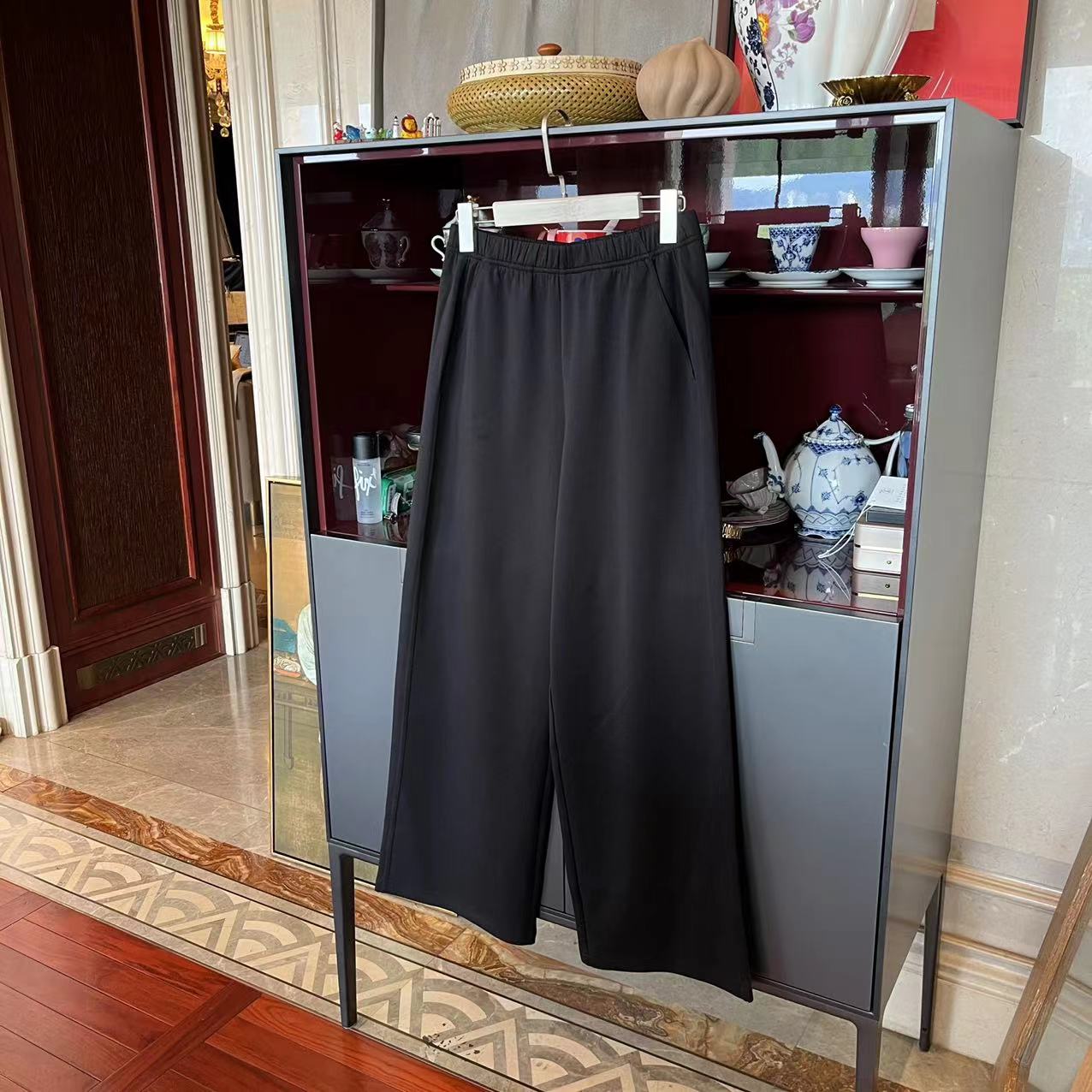 漫颜刘莫代尔棉黑色休闲裤2023秋季新品中腰直筒纯色阔腿长裤