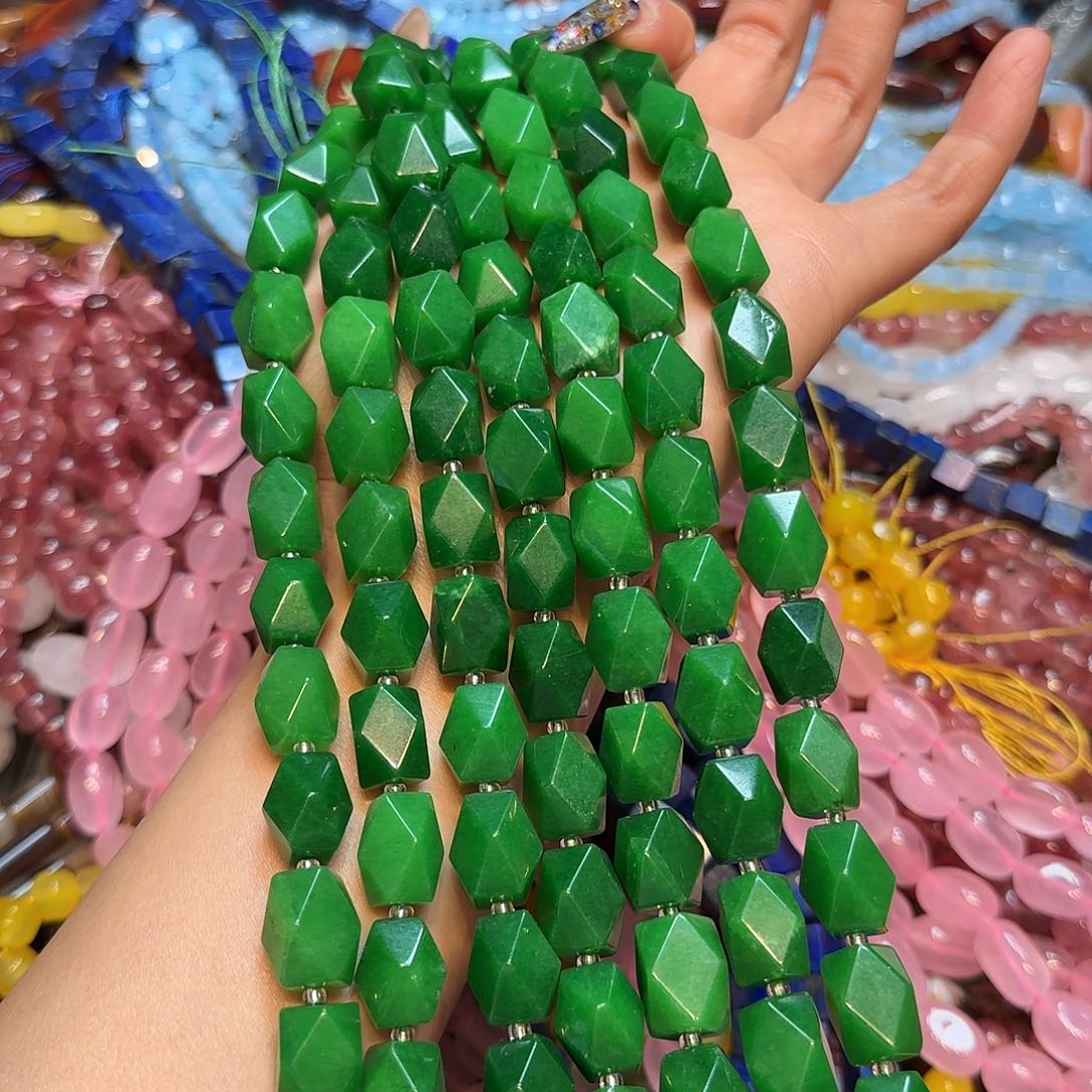 玛瑙/玉髓未镶嵌珠宝半成品10✖️14mm祖母绿长八棱一条