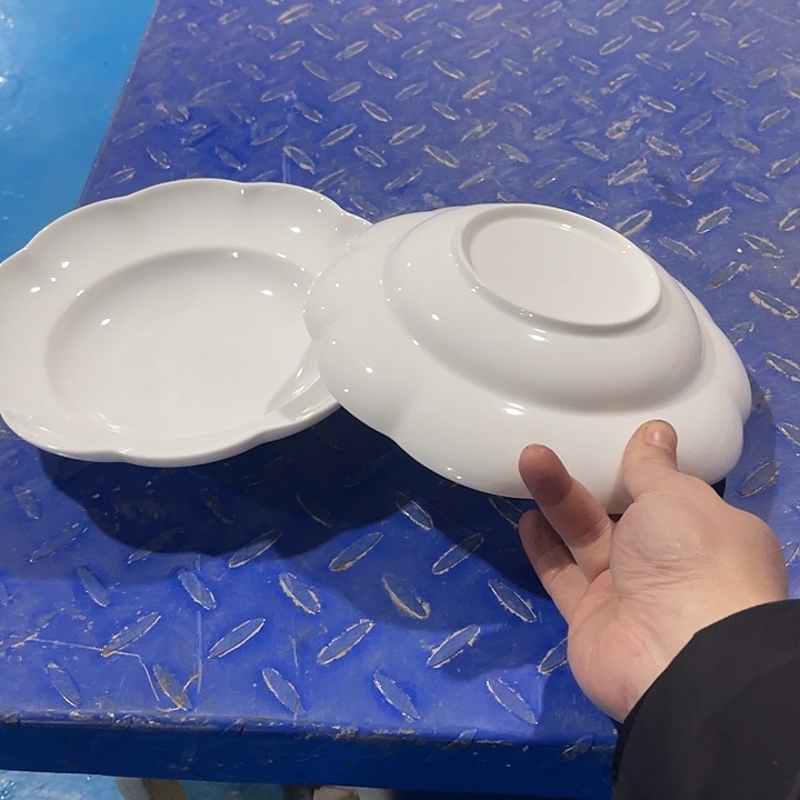 瓷片玉泥八英寸花边草帽汤盘两个，包邮