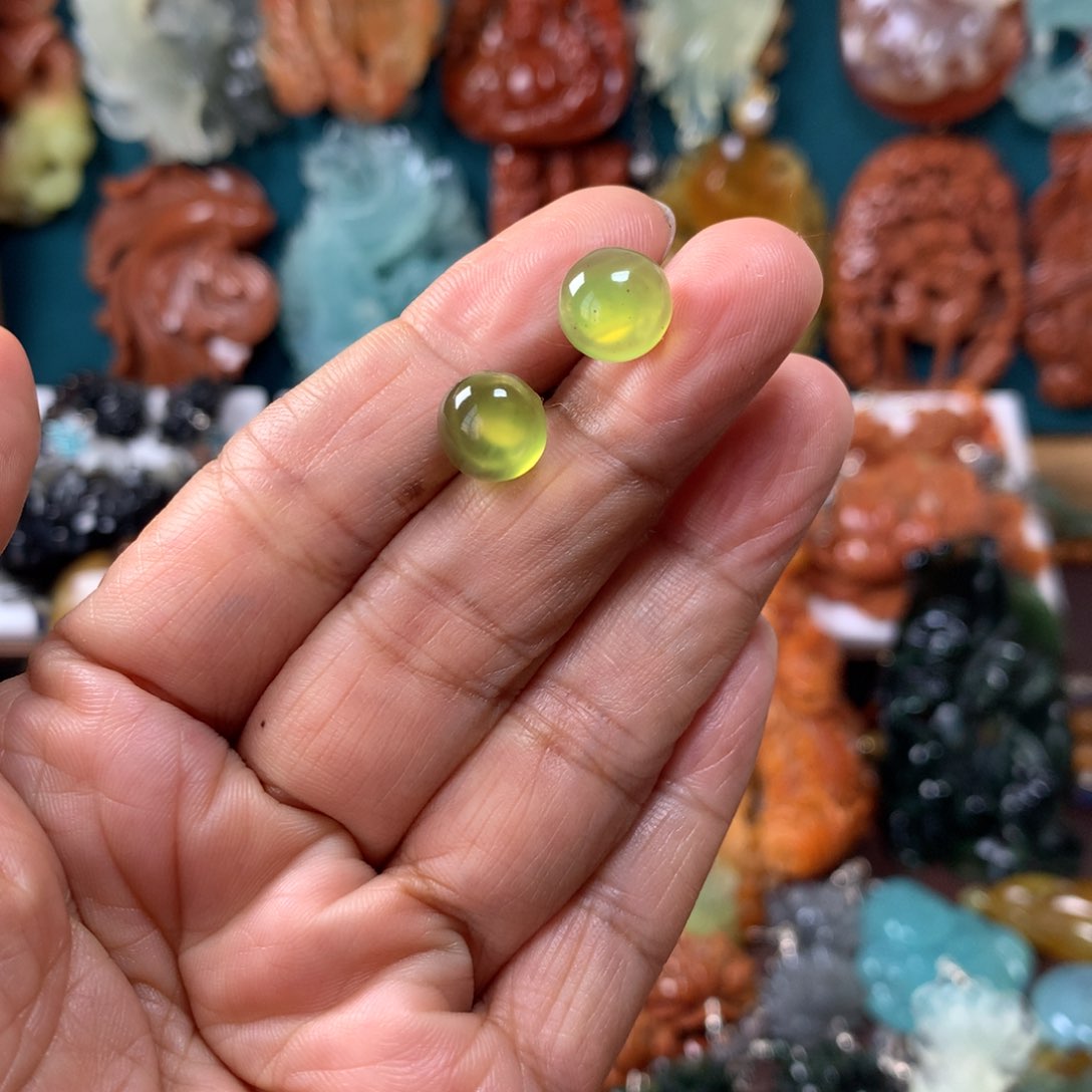 蛇纹石玉未镶嵌耳钉