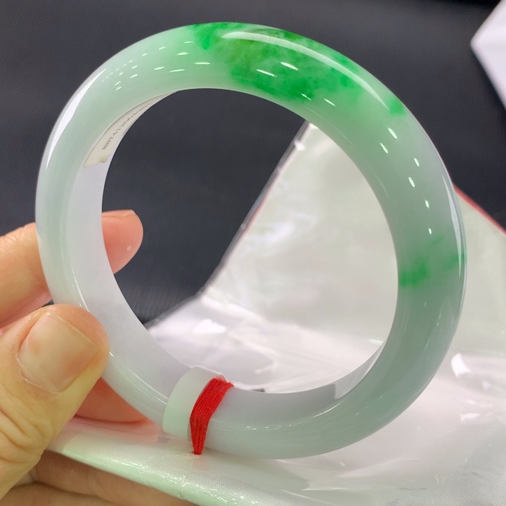 翡翠未镶嵌手镯正圈58