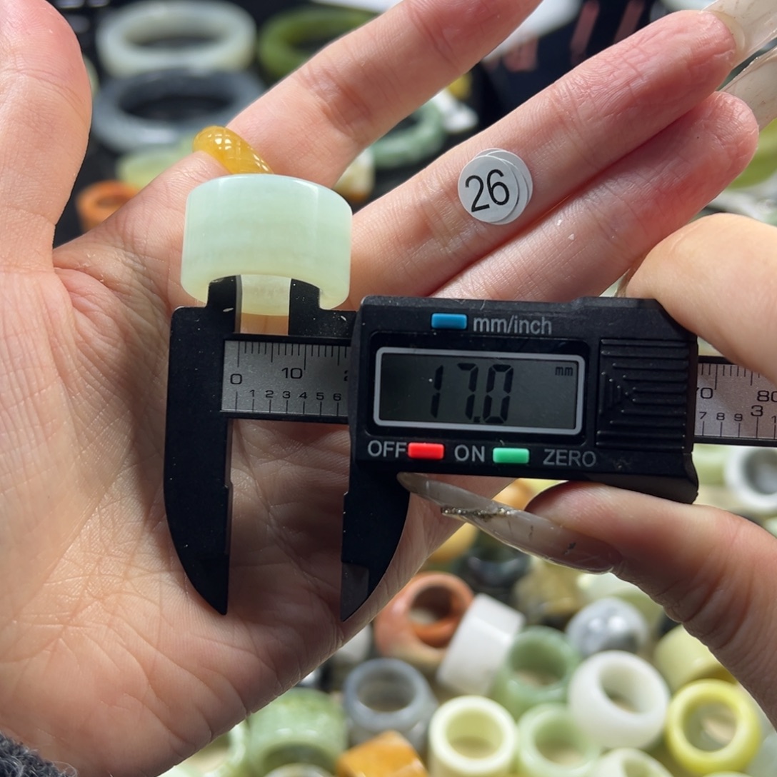 蛇纹石玉未镶嵌戒指