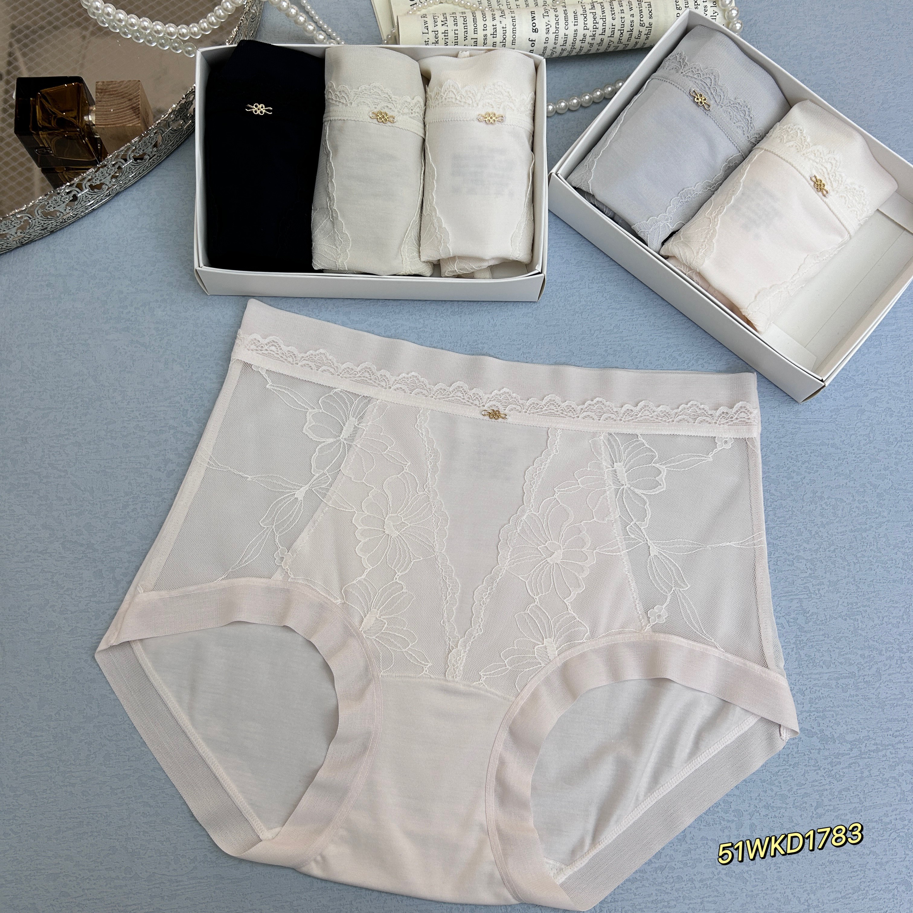 花开如梦D1783中高腰女士莫代尔舒适拼蕾丝三角内裤包臀内裤