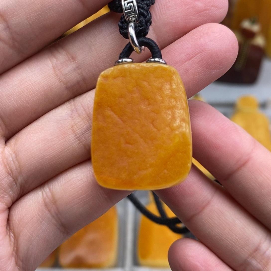 琥珀吊坠(赠链)未镶嵌