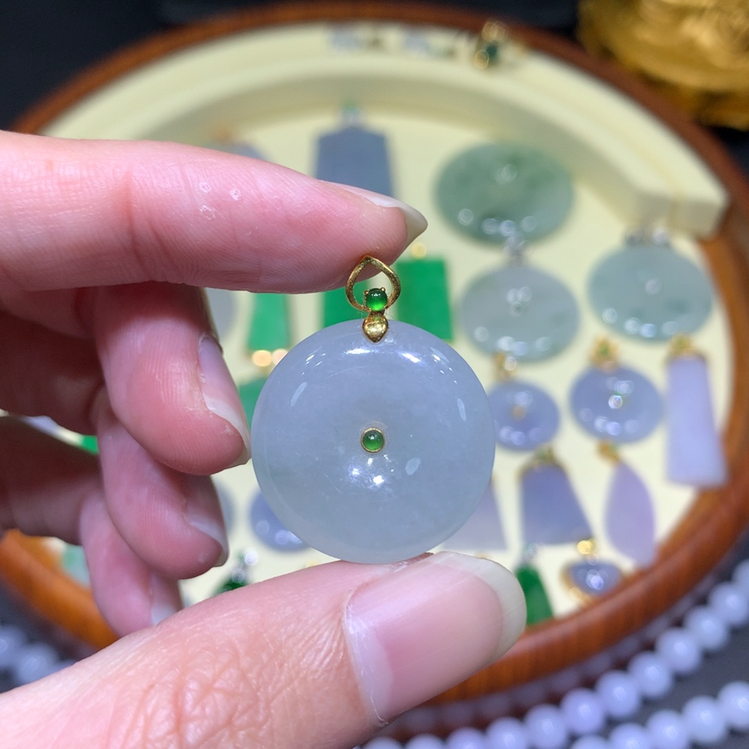 翡翠吊坠(不含链)18K金镶嵌