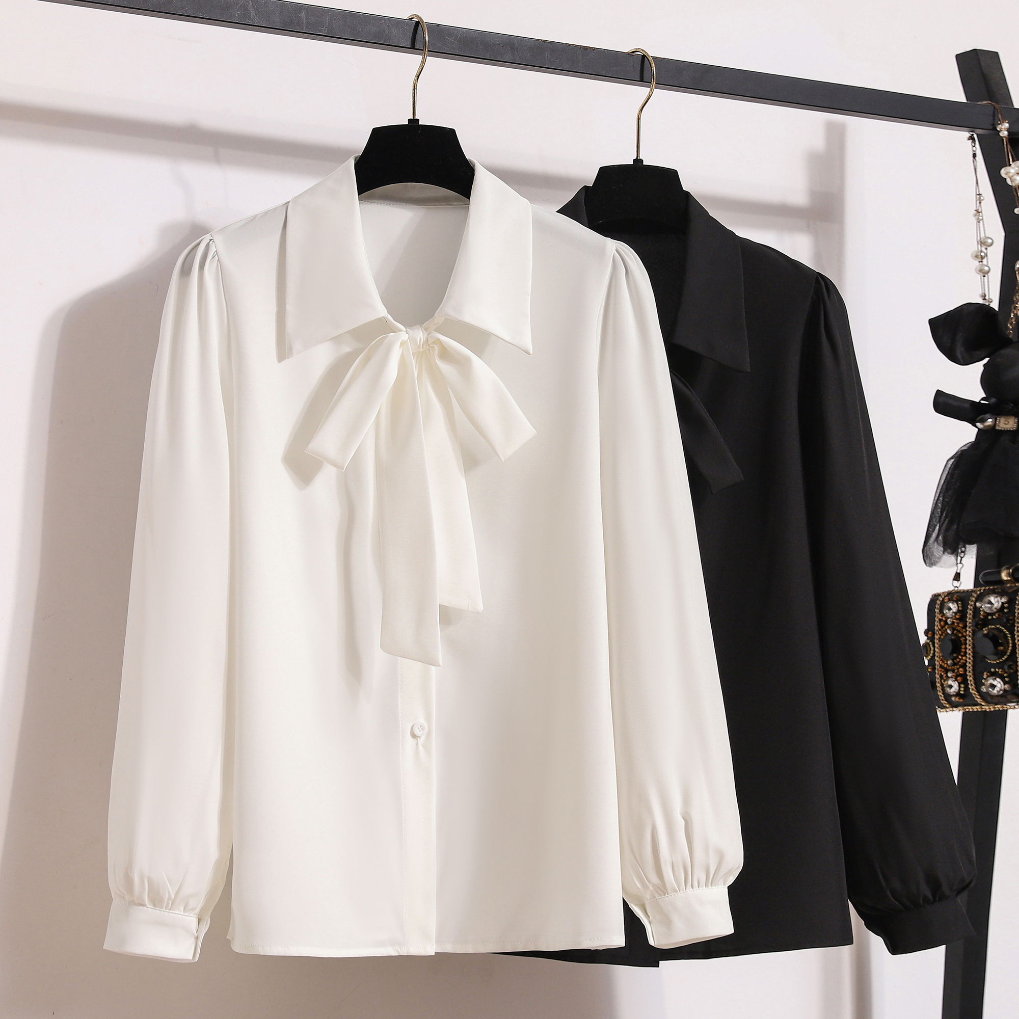 大码女装气质系带排扣衬衣灯笼袖蝴蝶结白色衬衫正装设计感女上衣