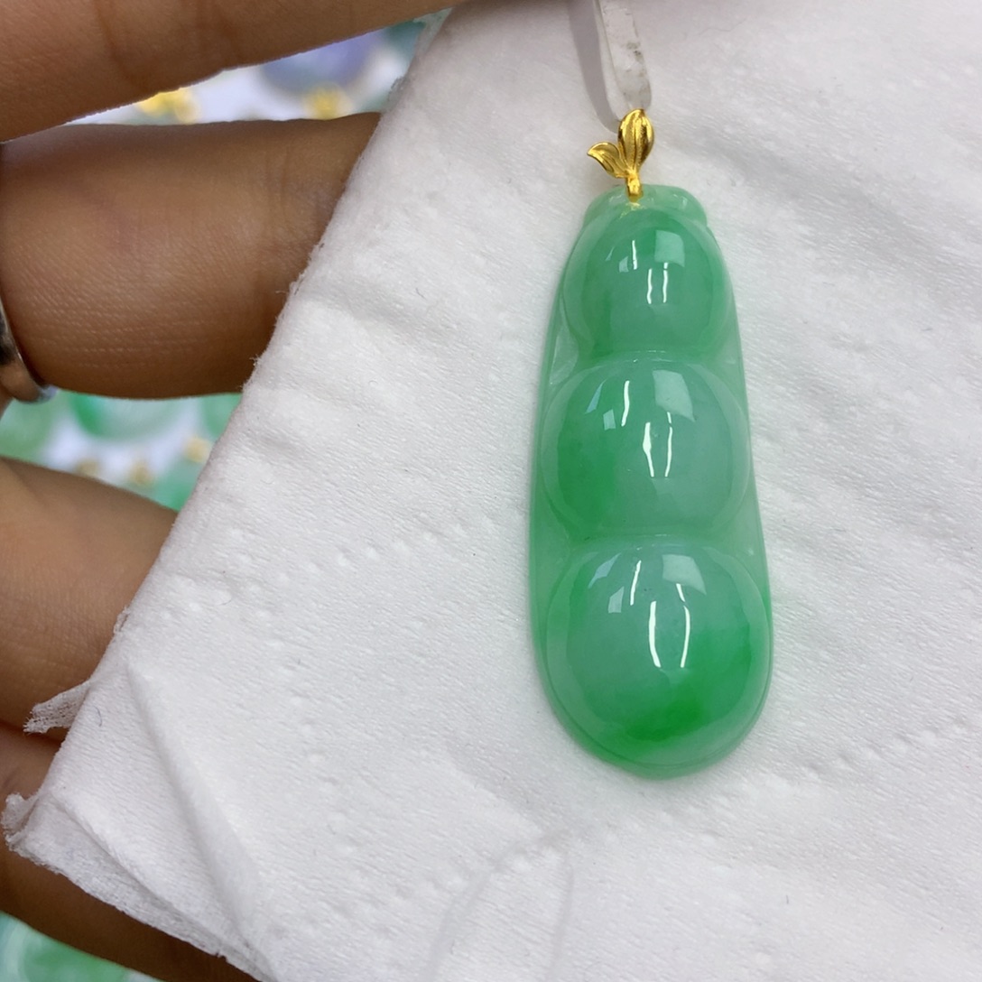 翡翠18K金镶嵌颈饰