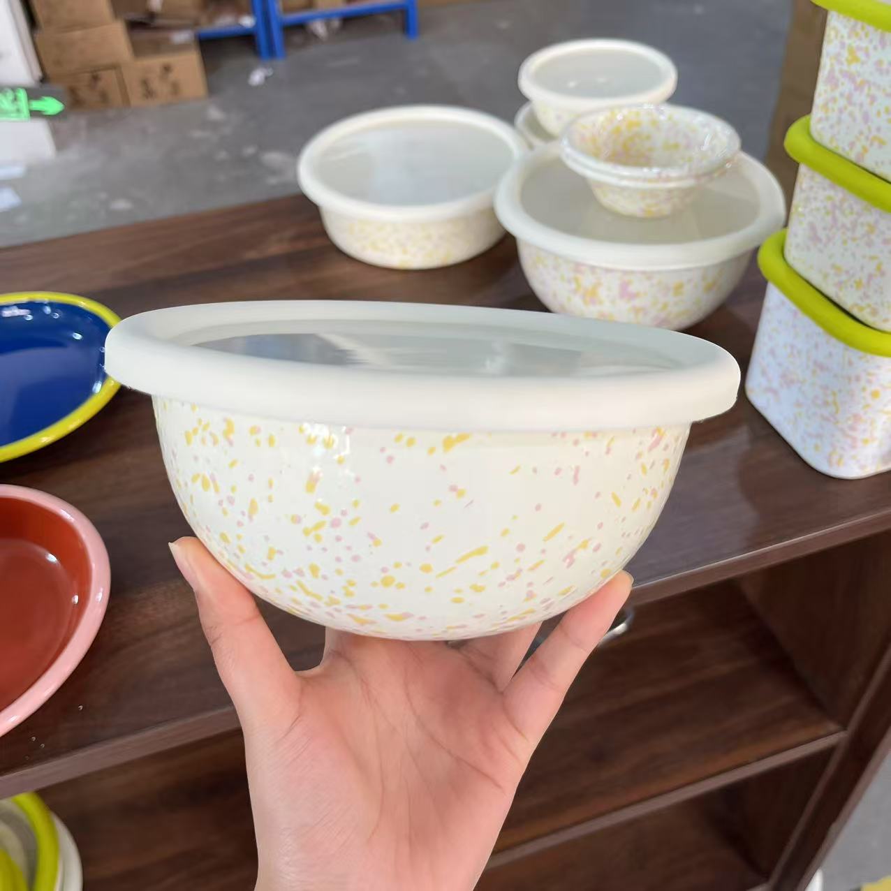 【黄粉泼墨】 18厘米 1.5L 泼墨碗 珐琅沙拉碗 保鲜碗带盖子