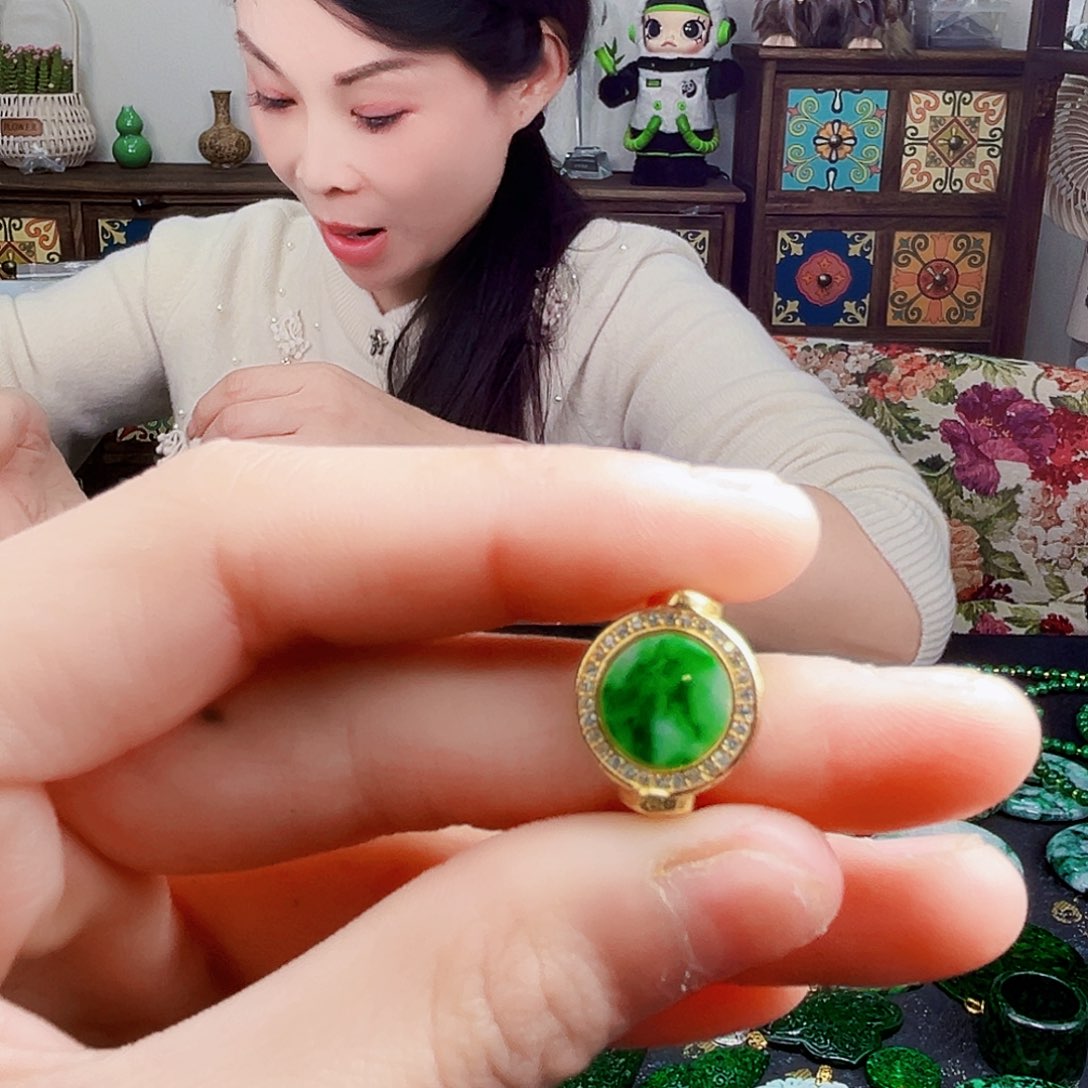 颈饰未镶嵌翡翠多样性