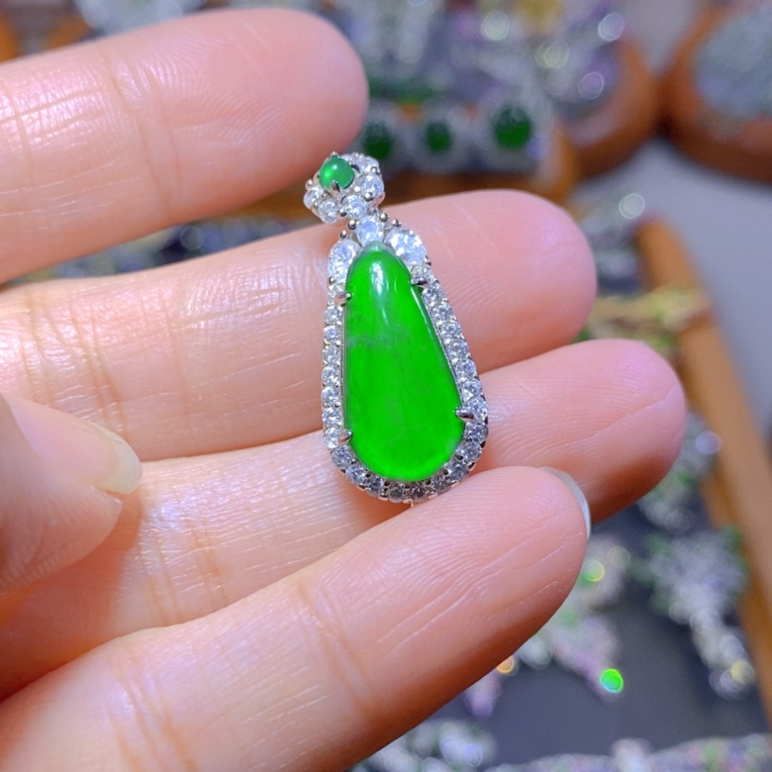 翡翠颈饰银S925镶嵌天然翡翠