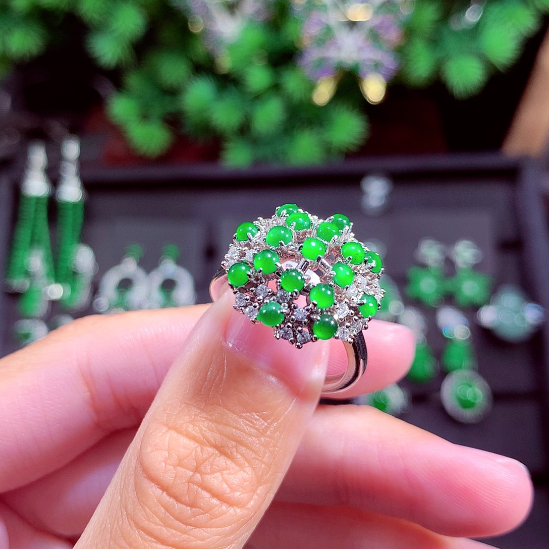 颈饰未镶嵌翡翠天然