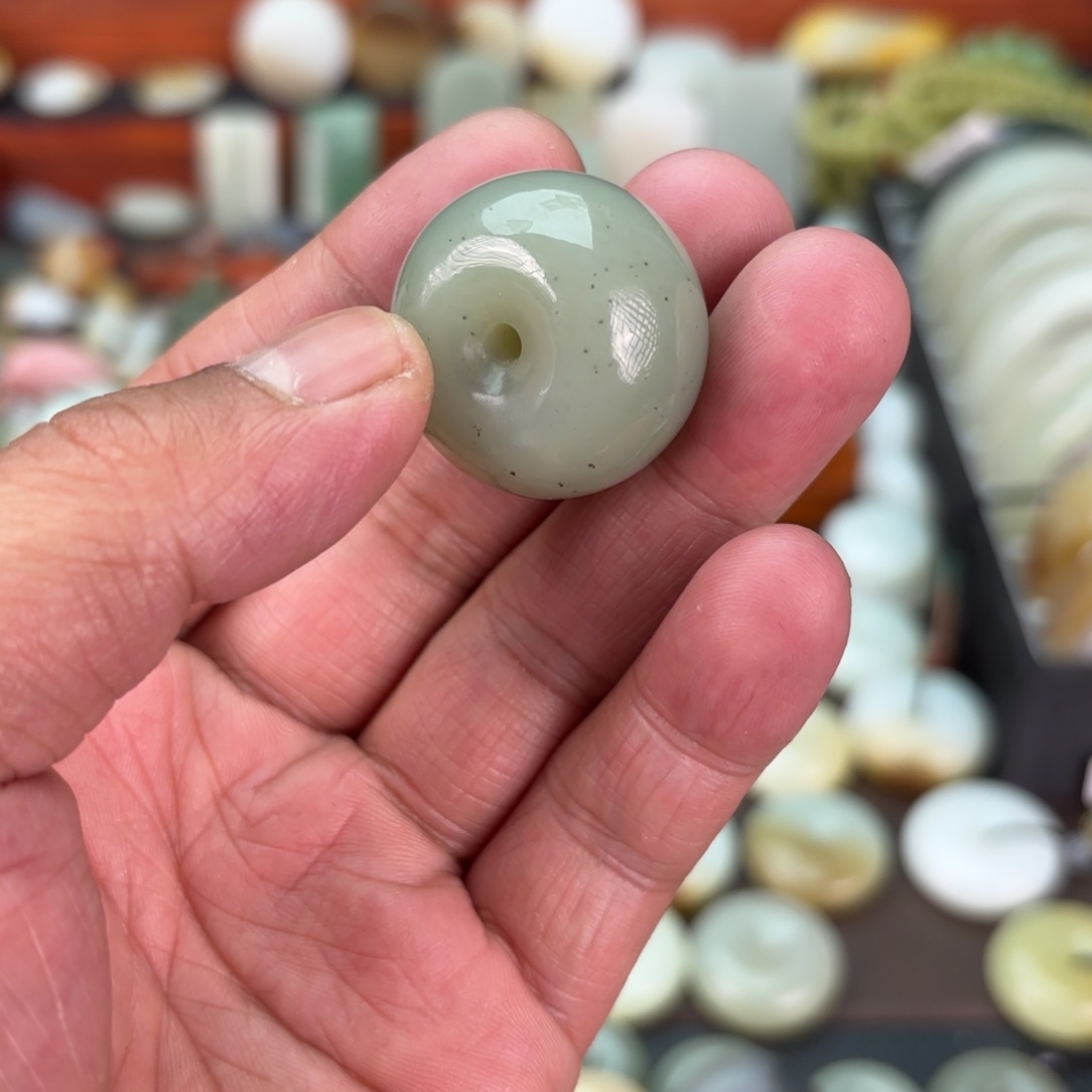 和田玉（糖玉）颈饰未镶嵌虎*奶