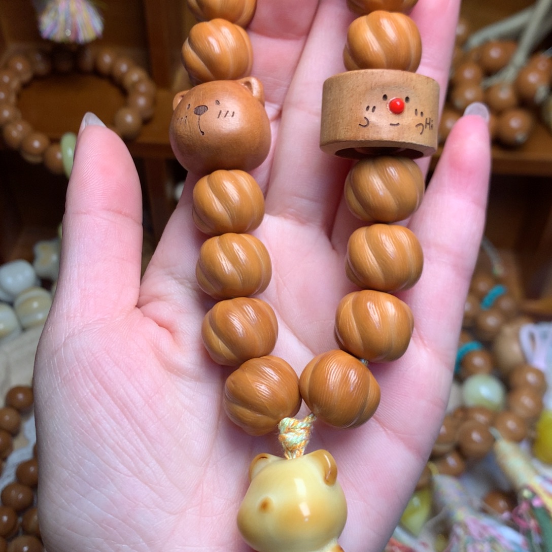 吊坠猴头核桃卷卷酥手持定制