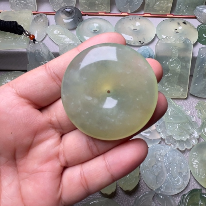 岫玉未镶嵌吊坠(赠链)