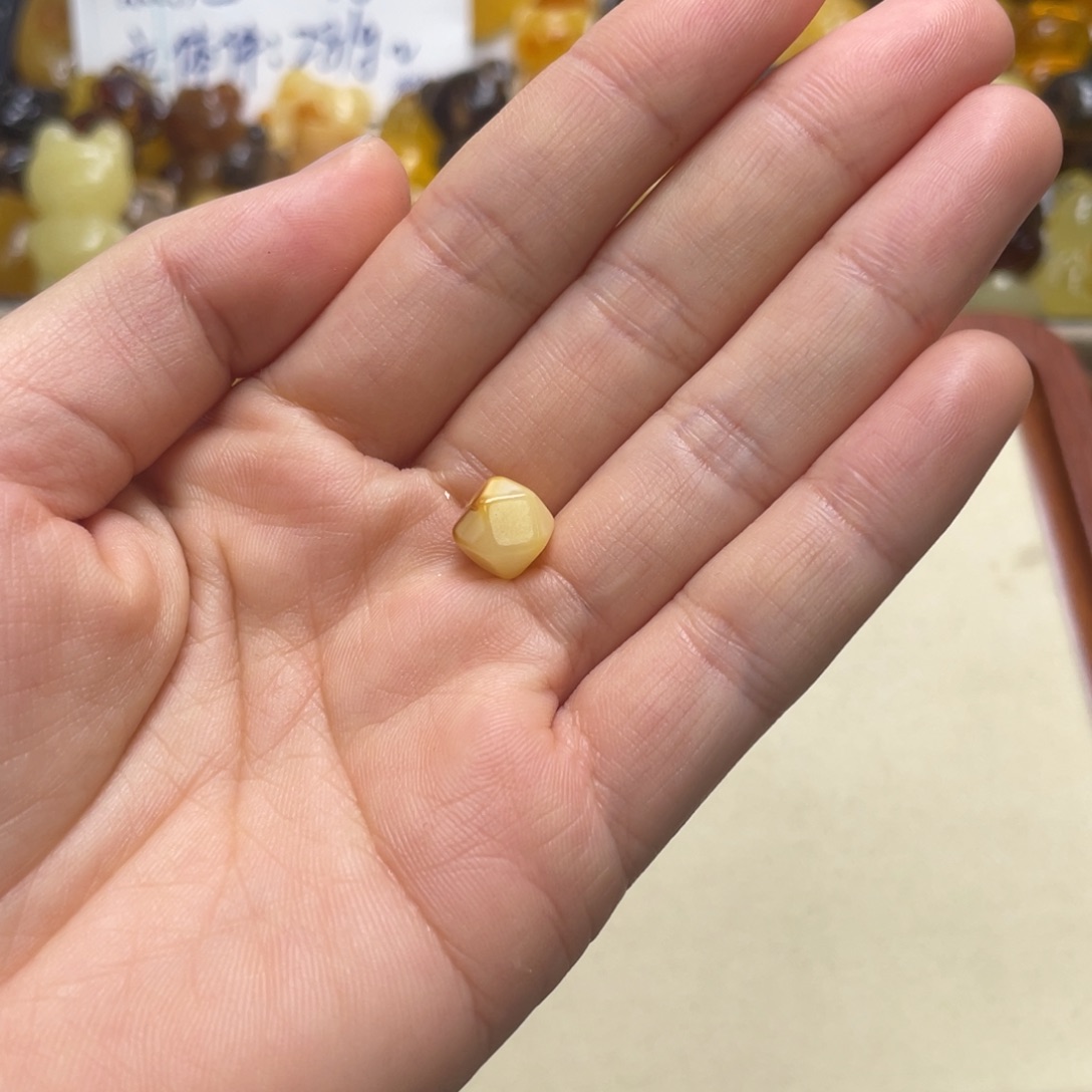 ****️琥珀未镶嵌裸石天然琥珀