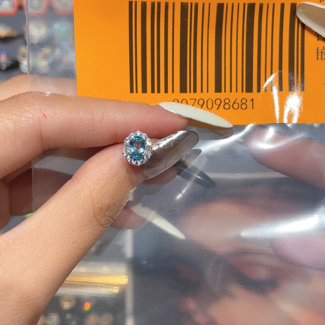 银S925镶嵌耳饰托帕石小****子