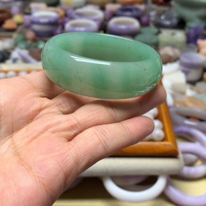 石英岩玉未镶嵌东陵玉50.8小轮胎