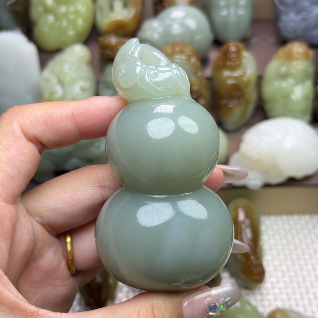 和田玉未镶嵌把件