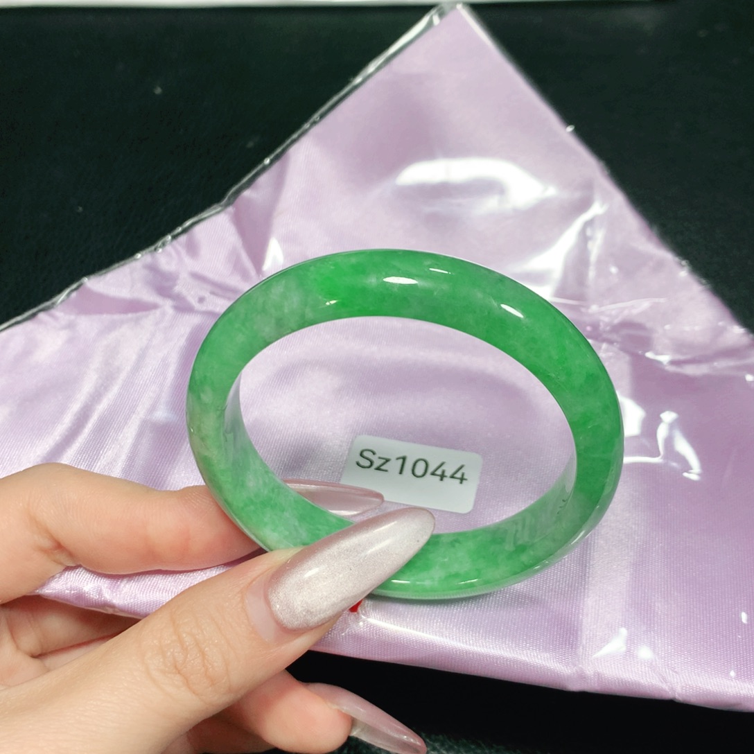 翡翠未镶嵌手镯（贵妃镯）Sz1044-04