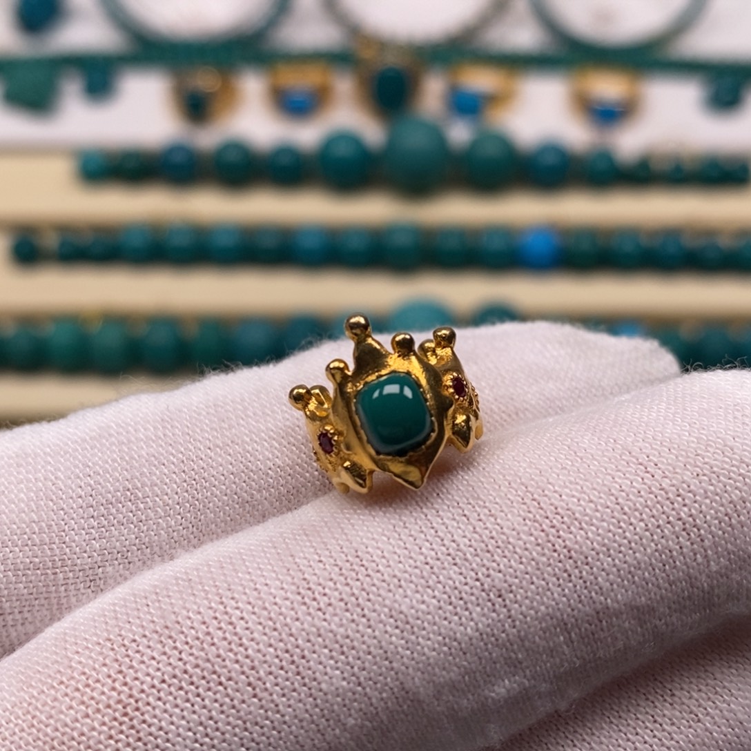 绿松石18K金镶嵌珠宝奇石皇冠