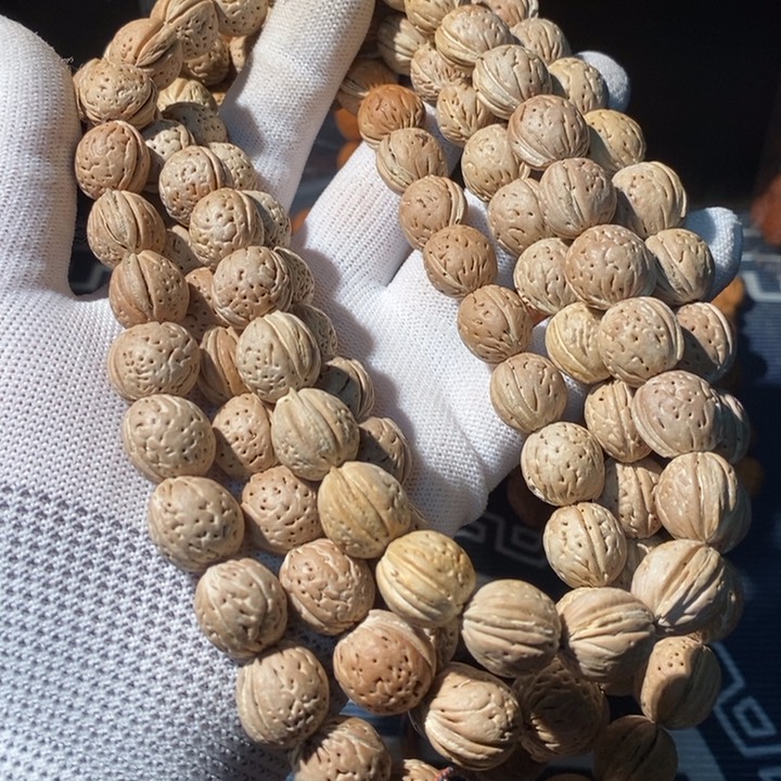 文玩核桃手串……22