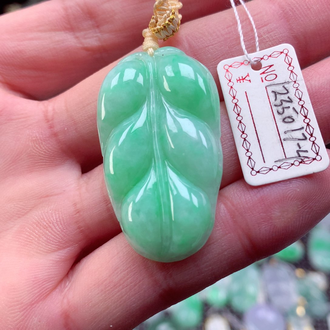 翡翠颈饰未镶嵌翡翠吊坠