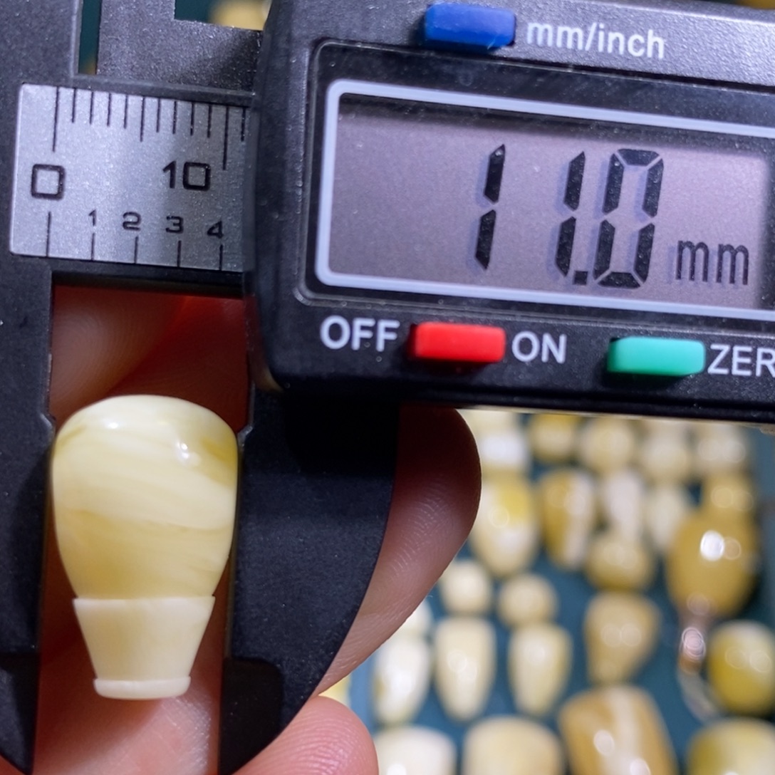 蜜蜡未镶嵌裸石配饰