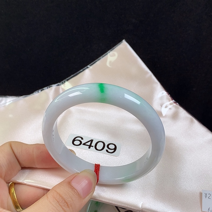 翡翠未镶嵌手镯56圈白底金丝绿