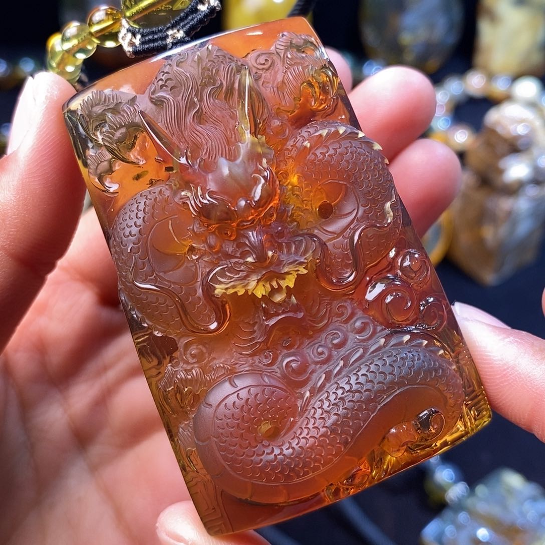 琥珀颈饰未镶嵌40.8克玫瑰茶龙牌牌子