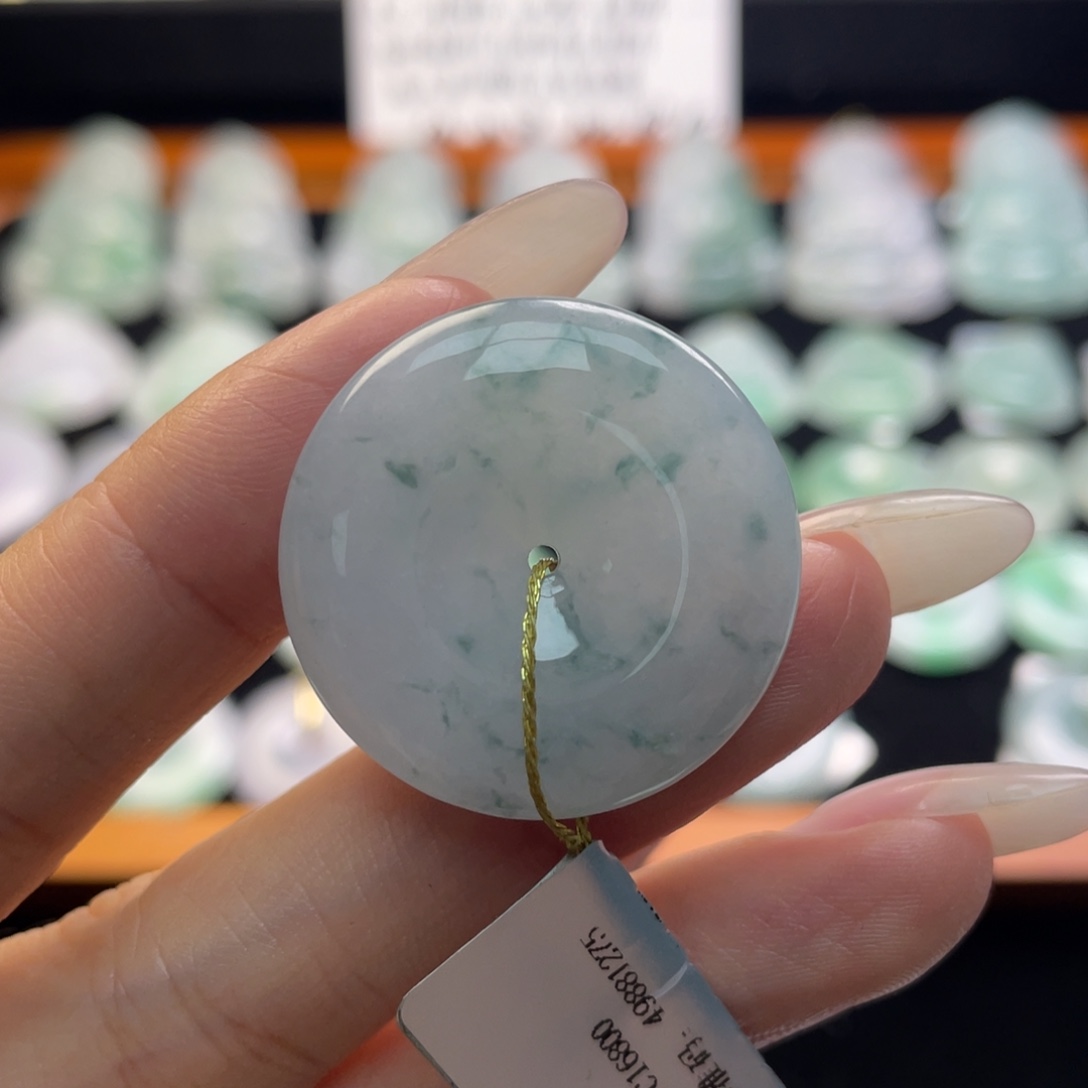 颈饰未镶嵌翡翠平安扣