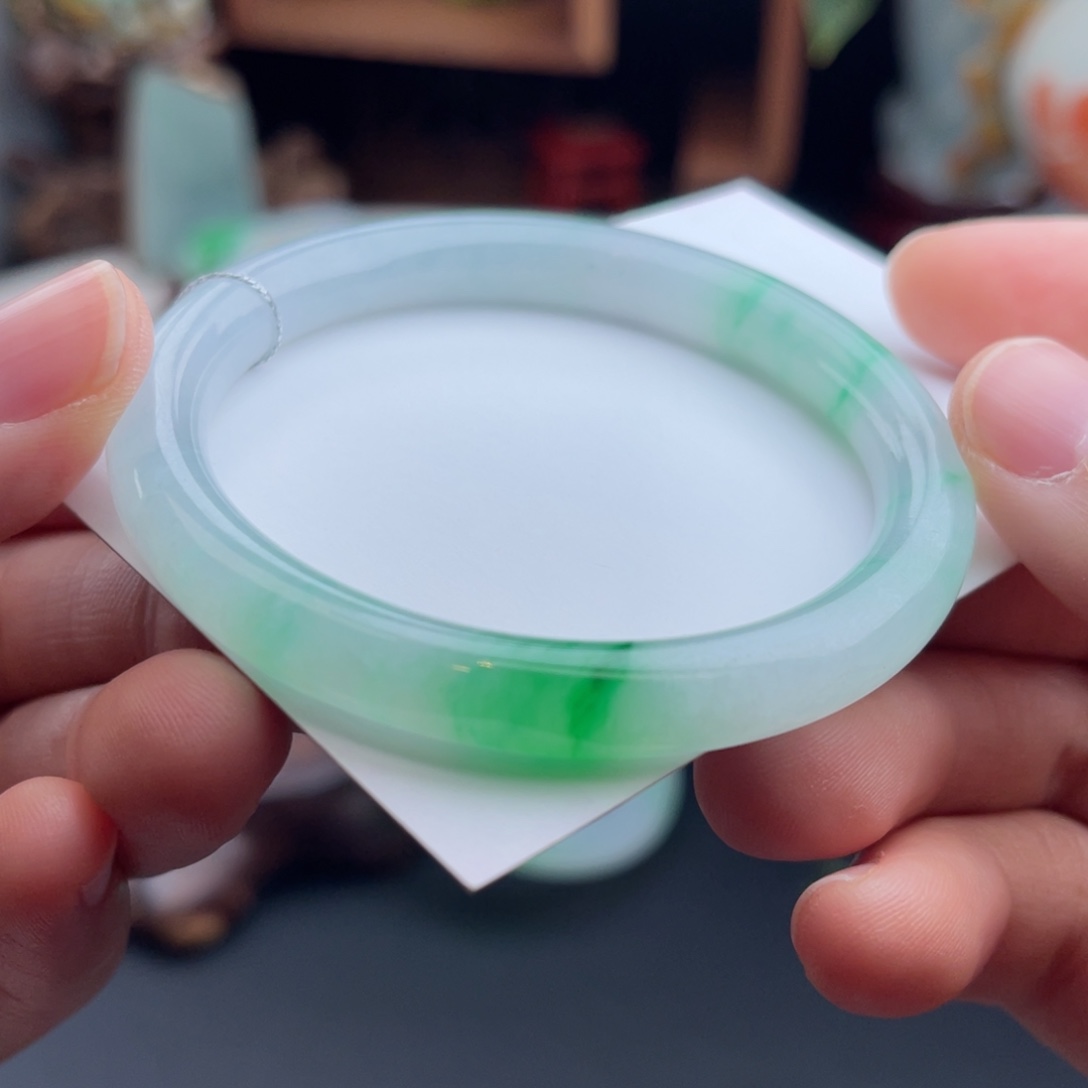 未镶嵌手镯（圆镯）翡翠