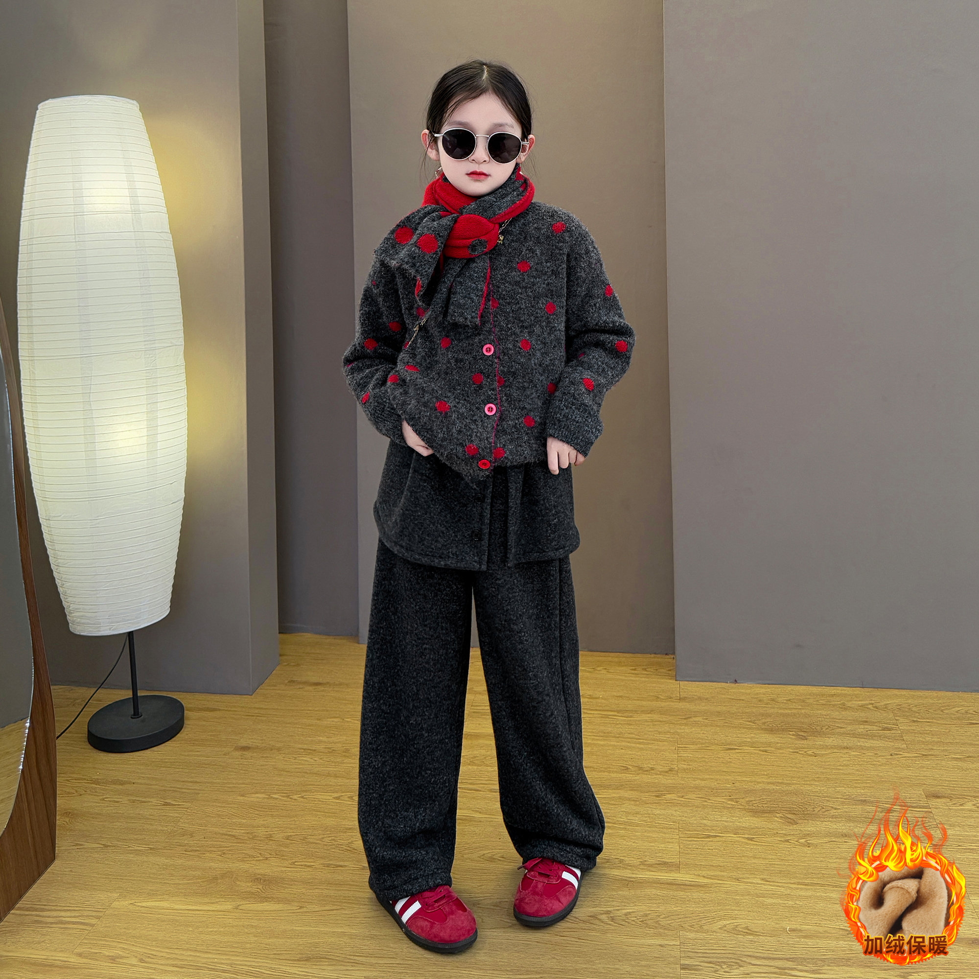 女童2025新款儿童秋冬季韩系波点围巾保暖时尚毛衣加绒休闲裤套装