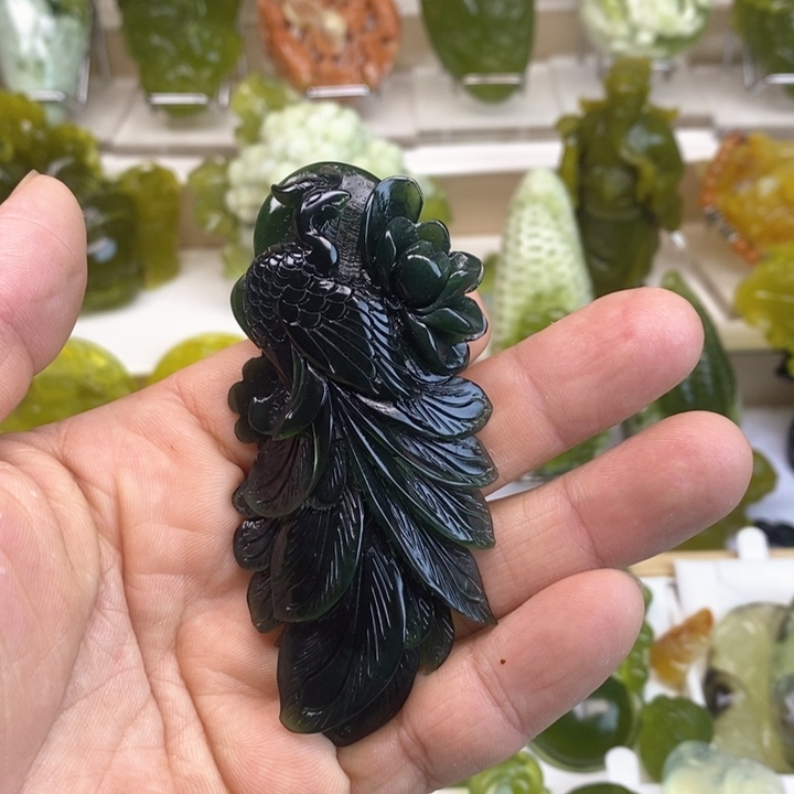 蛇纹石玉颈饰未镶嵌加***林