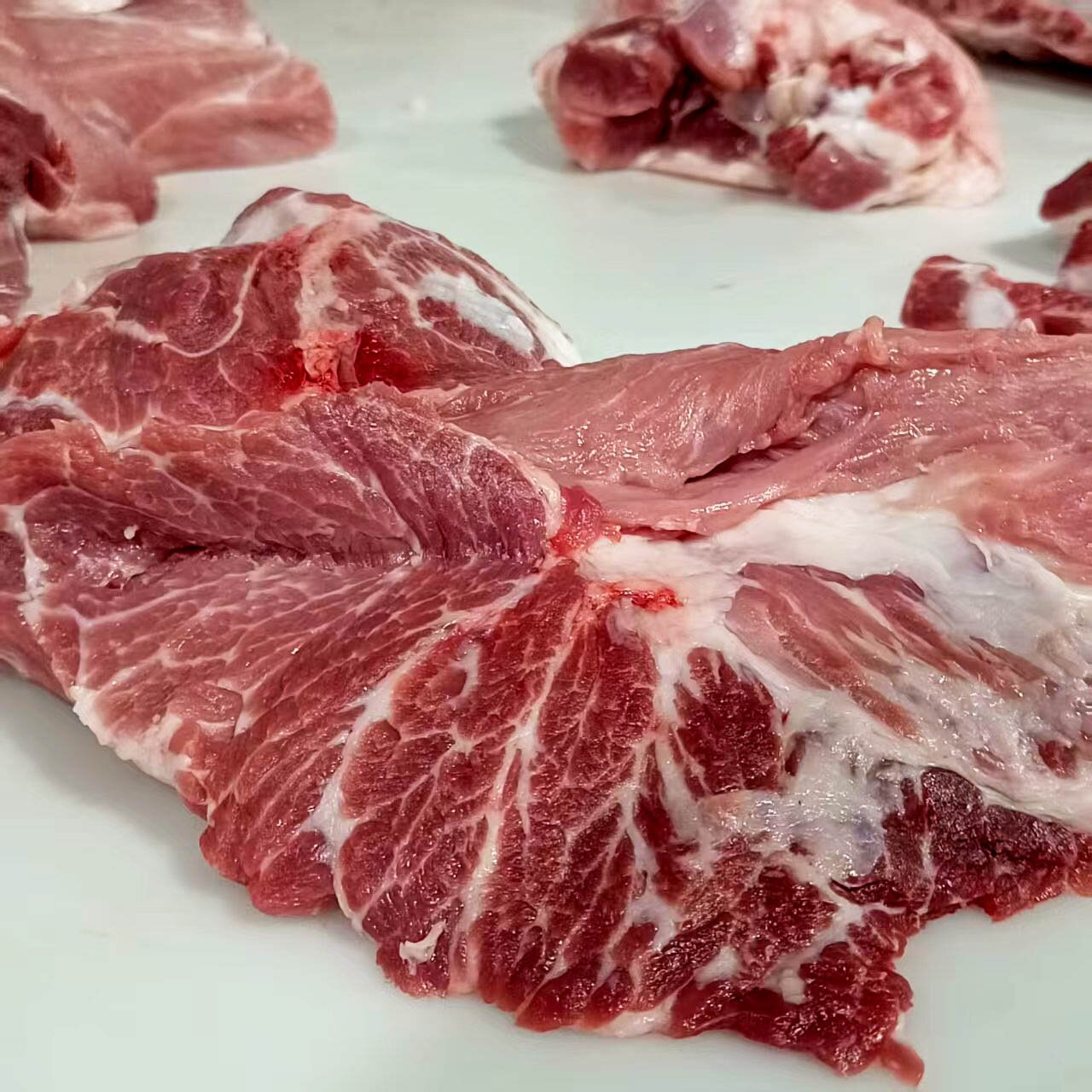 【顺丰】梅花肉4斤散养黑猪土猪梅花肉东北农家散养现杀1000g*2袋