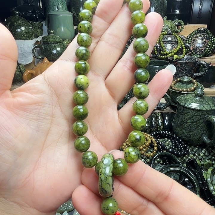 蛇纹石玉未镶嵌珠宝半成品藏玉药王石福利款黄翠1.0手持