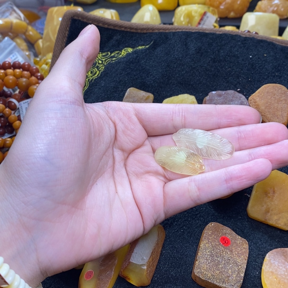 琥珀未镶嵌珠宝奇石