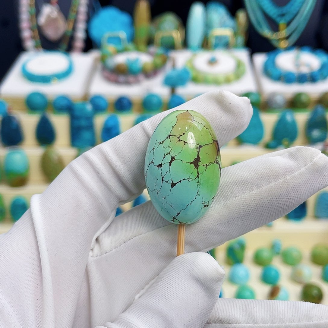 绿松石未镶嵌颈饰