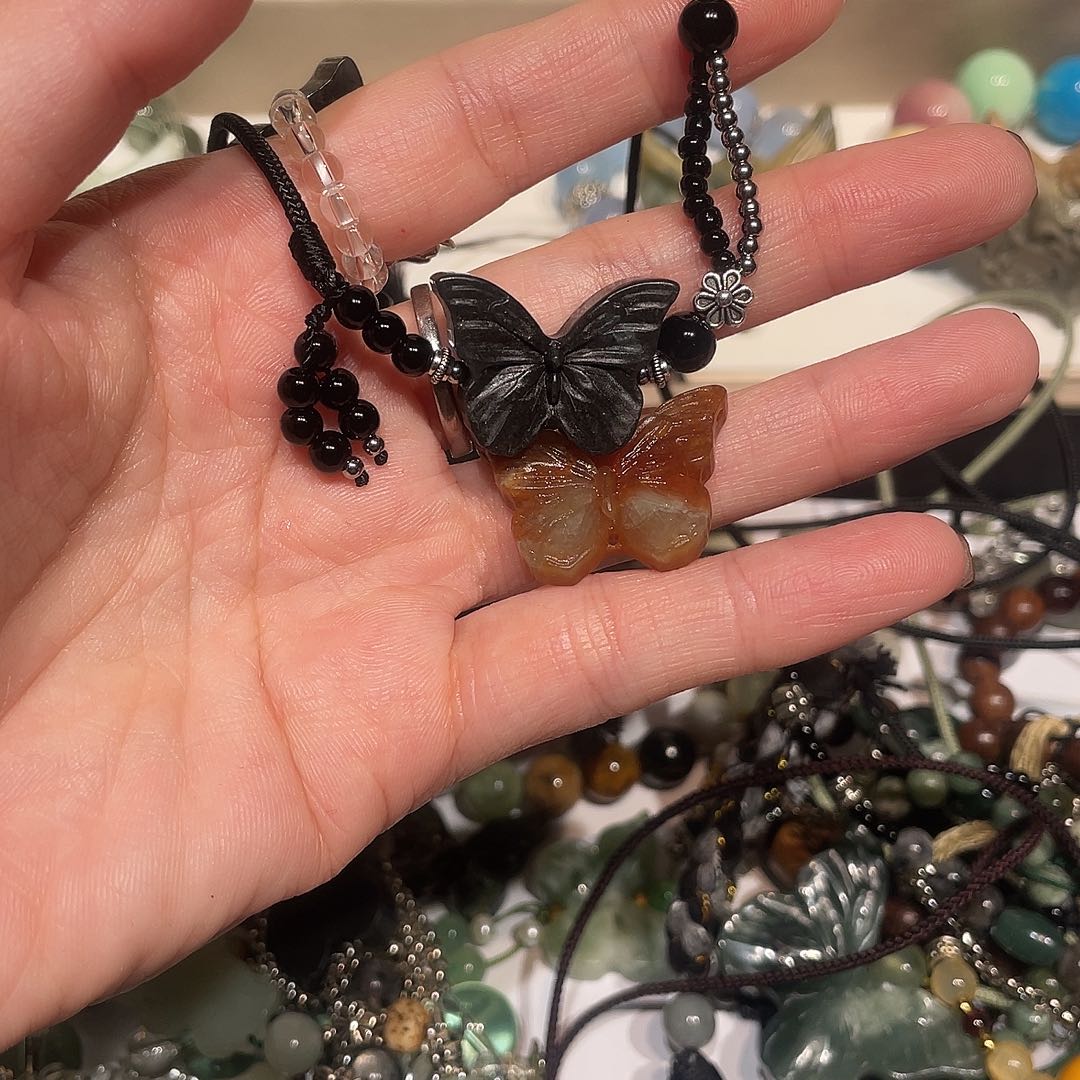 呼****蛇纹石玉合金颈饰