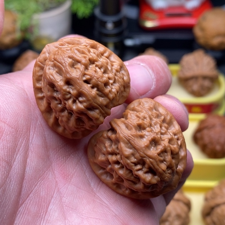 【闪购商品】文玩核桃吊坠三角野生手捻