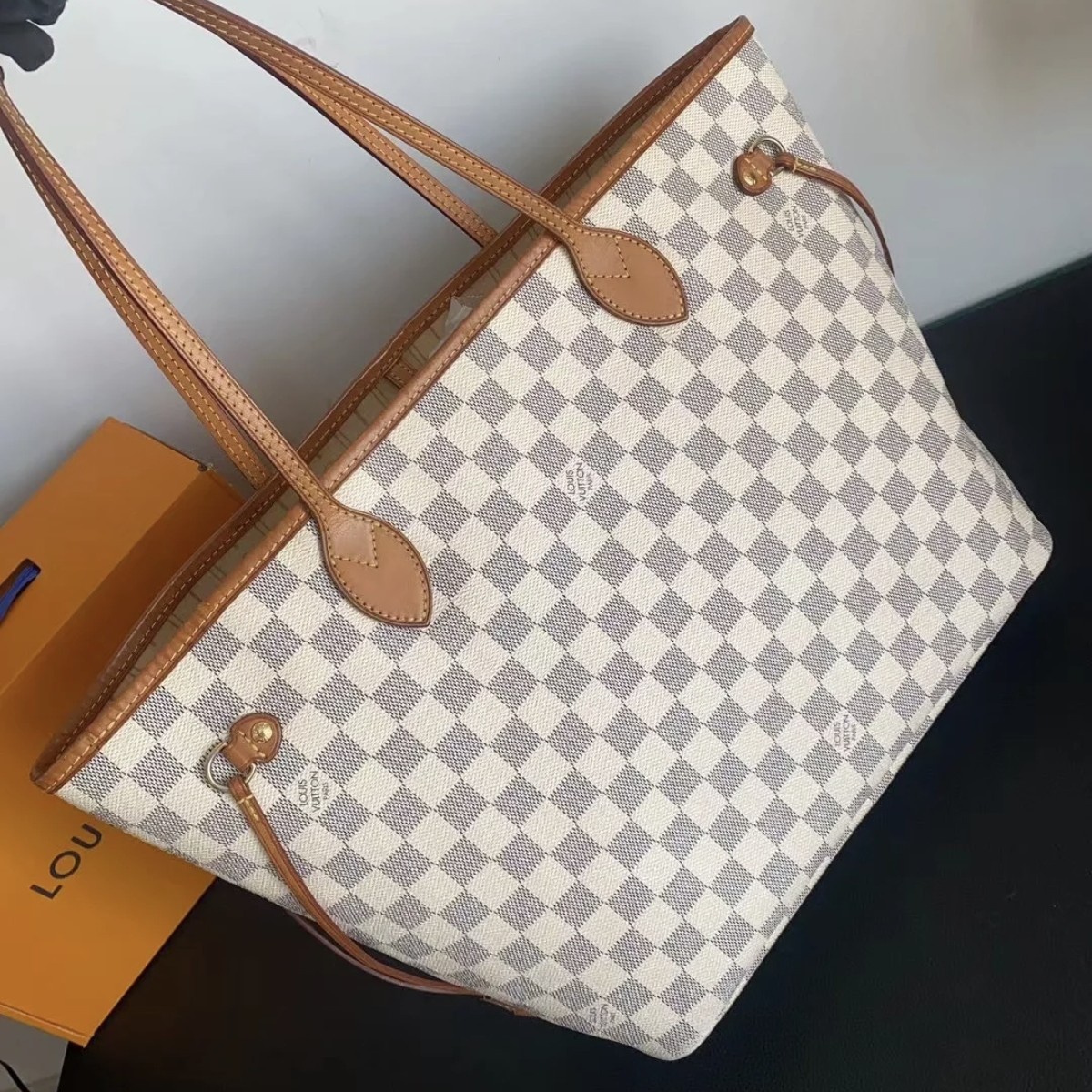 95新 LouisVuitton/路易威登 118973 lv白色棋盘格nf手提包