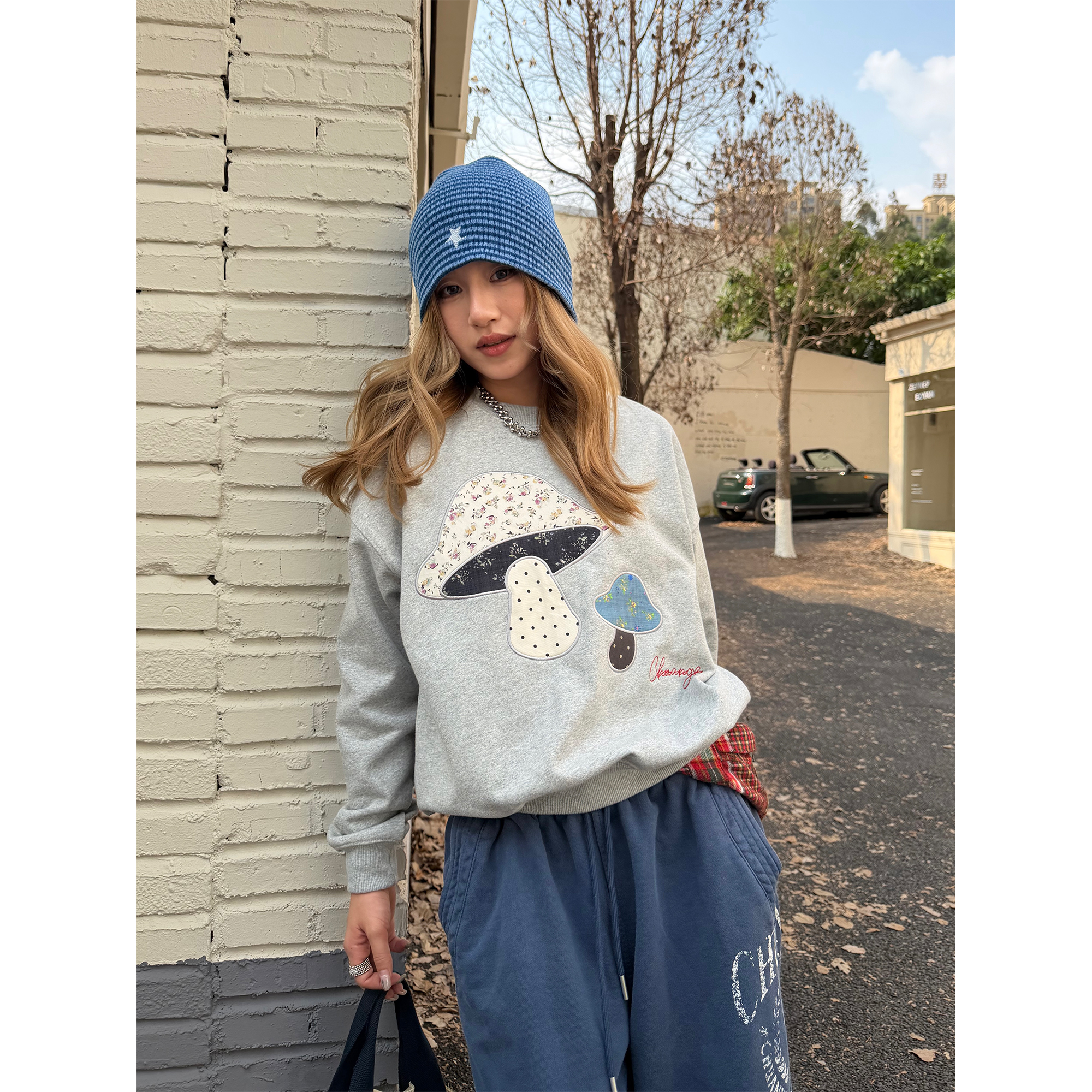 川川也家蘑菇绣花套头卫衣宽松休闲薄绒圆领慵懒风小众上衣秋冬