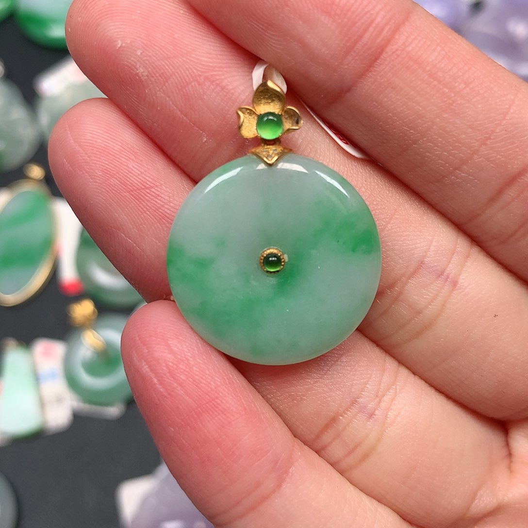 颈饰18K金镶嵌翡翠翡翠吊坠
