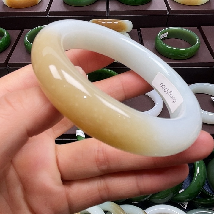 和田玉未镶嵌手镯