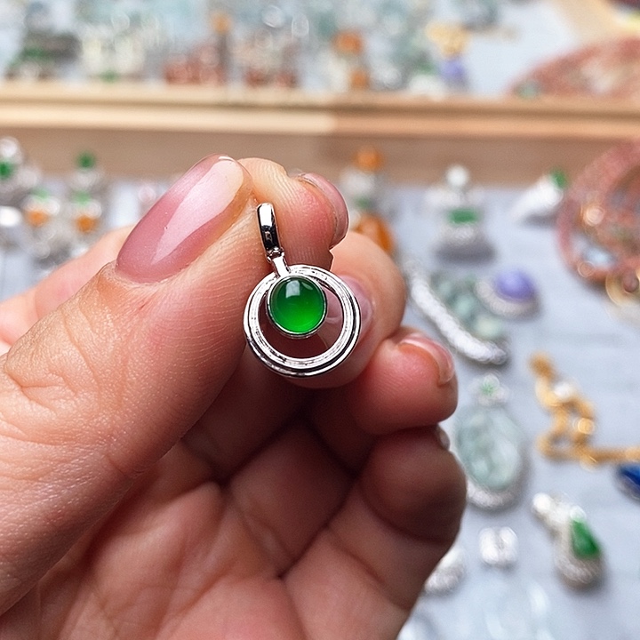 定制翡翠18K金镶嵌吊坠