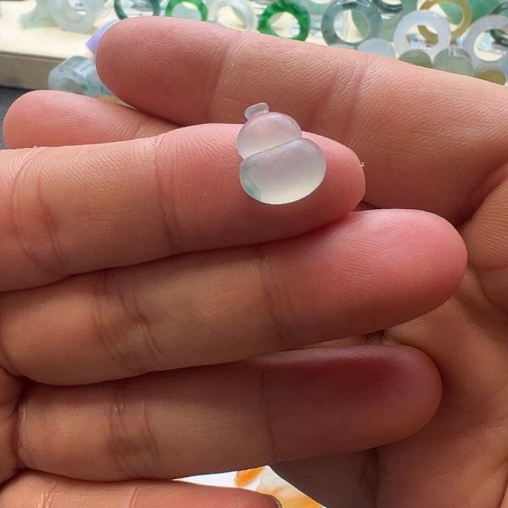 定制翡翠未镶嵌翡翠小吊坠