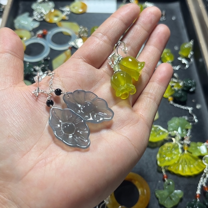 蛇纹石玉合金耳饰